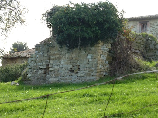 abandoned farmhouse in Bevagna